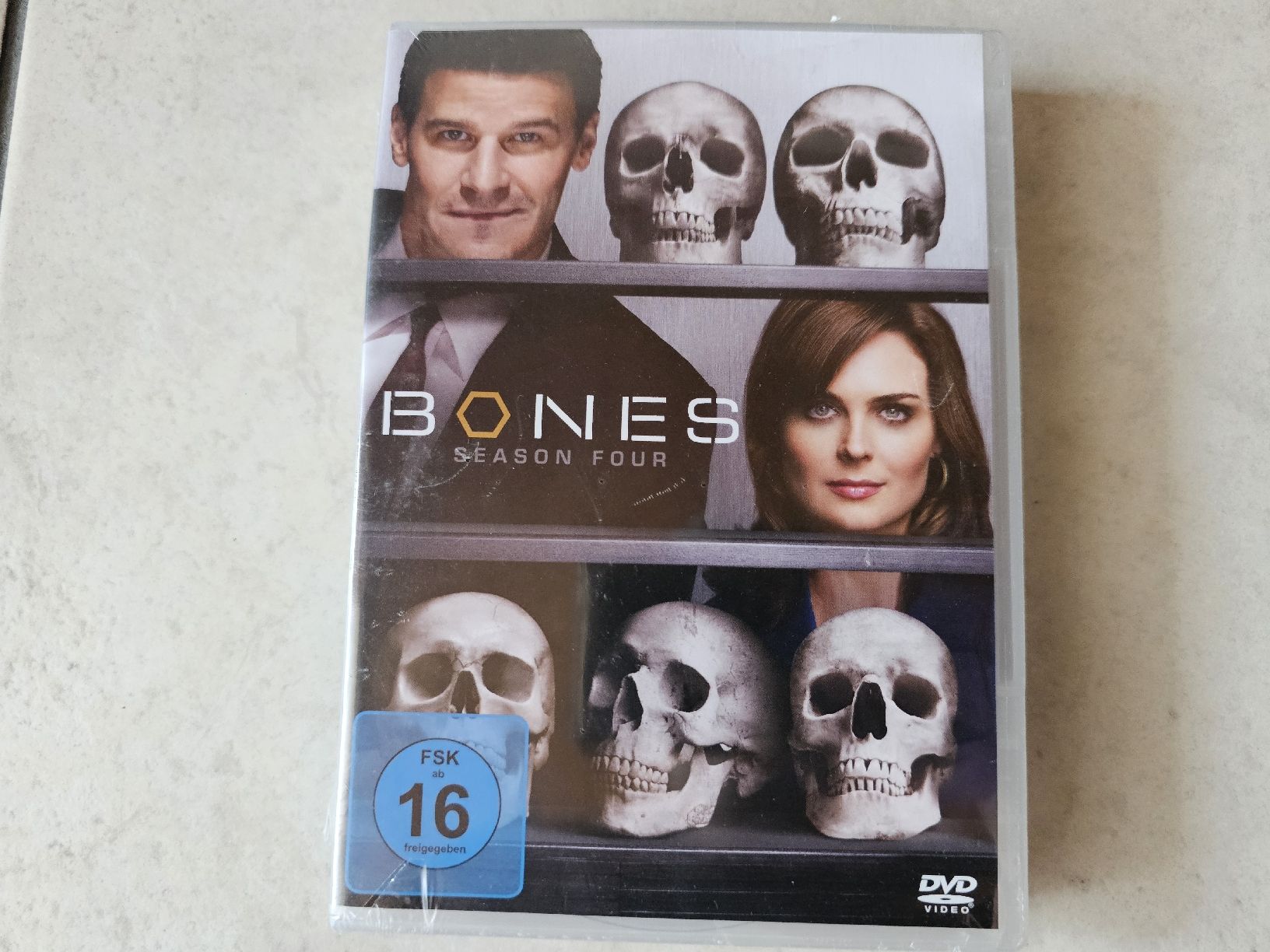 Tutti i DVDs: Bones  -  Komplette Staffel 4  /  Fabrikneu – Nuovo e nell'imballaggio originale da Schneisingen venduto da backstore24 1