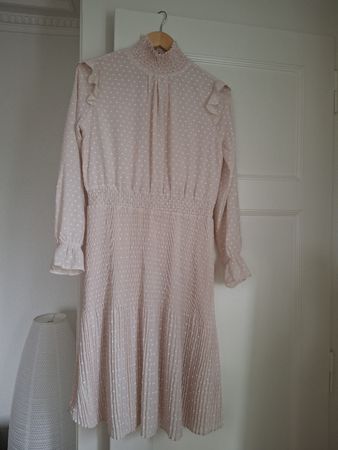 Robe romantique beige Manor T38