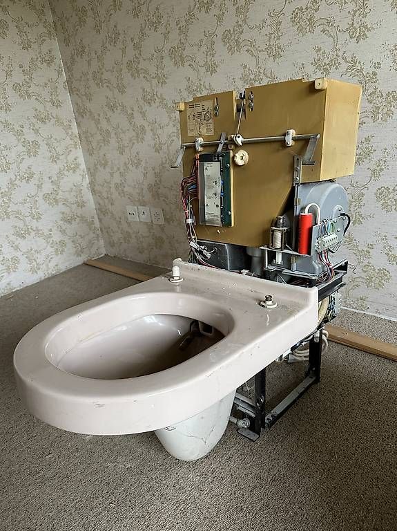 WC: Clos o Mat Dusch WC / Toilette – Usato da Buchs AG venduto da Stunner 1