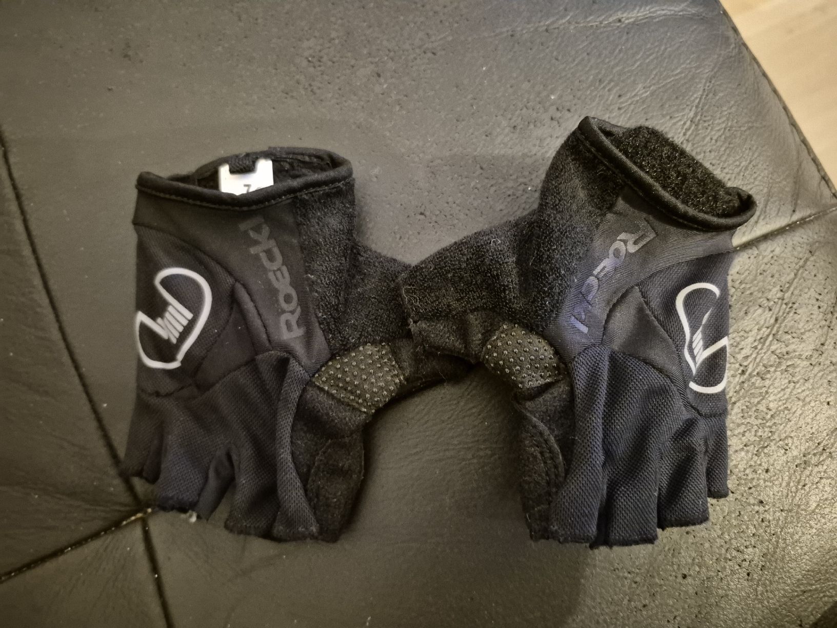 Guanti & manicotti: Roecki Velo Handschuhe Grösse 7 – Usato da Schöfflisdorf venduto da kin_2dp9