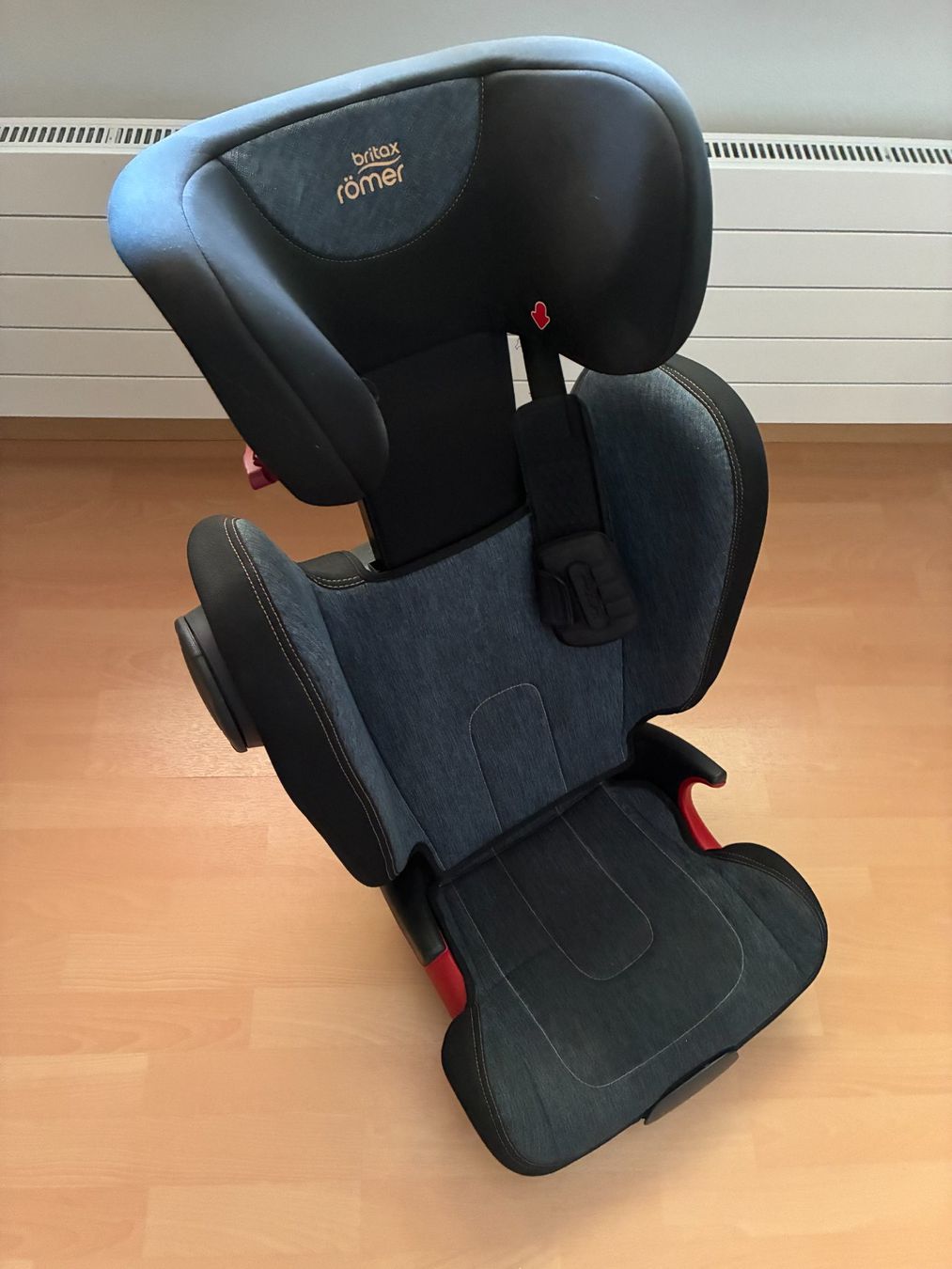 Britax Römer Auto-Kindersitze: Britax Römer Kidfix XP Kindersitz Isofix – Gebraucht aus Langendorf von studi27 3