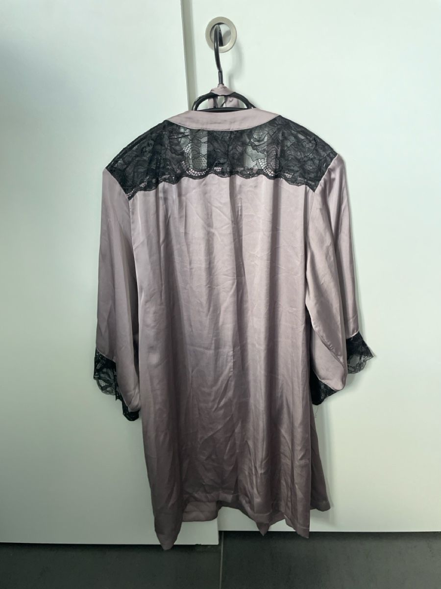 H&M Negligees & Pyjamas: Robe de chambre avec dentelle H&M – Gebraucht aus Cressier NE von leiestla 2