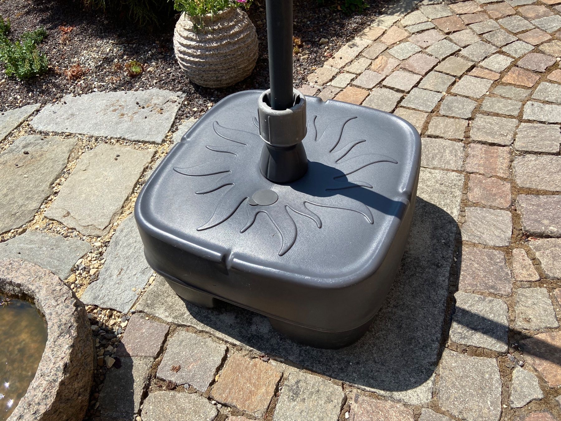Ombrelloni: Sonnenschirm mit Sockel – Usato da Basel venduto da Relaphe 8