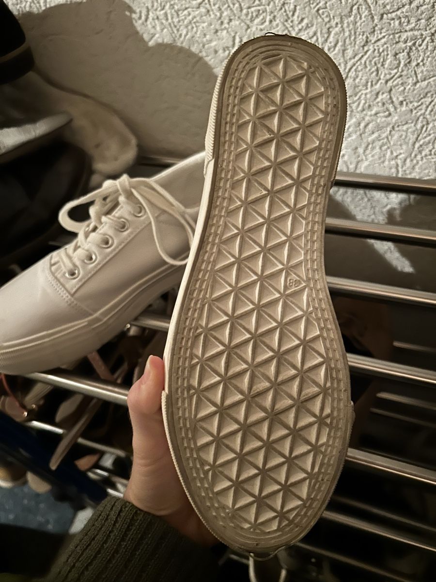 Scarpe da donna: Weisse Sneaker, Grösse 38 – Nuovo (secondo la descrizione) da Ried b. Kerzers venduto da petrar22 3