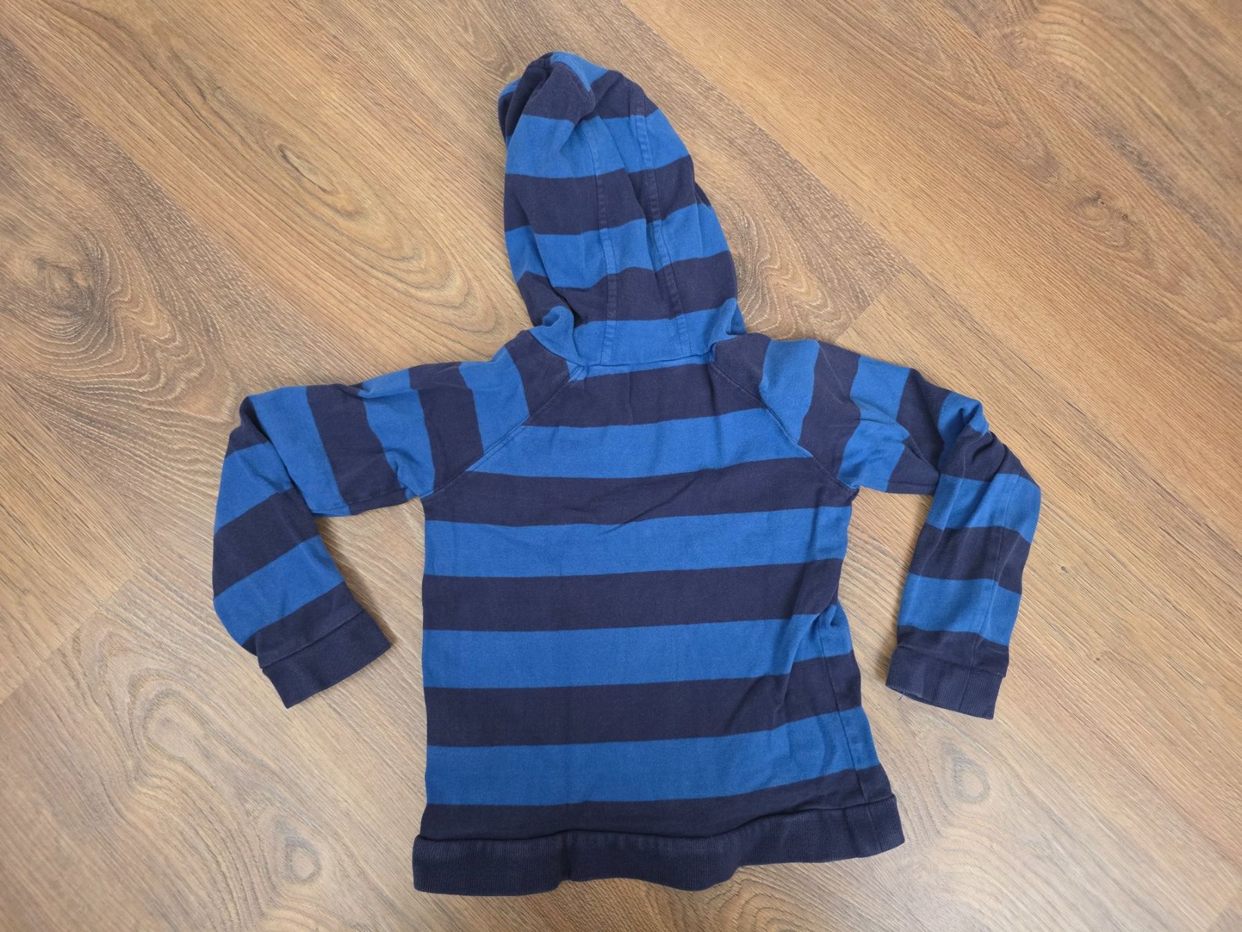 Pulls et sweat-shirts: Hoddie, Pullover, Kapuzenpullover Gr. 122/128 – D'occasion à Nebikon par Japostyle 1