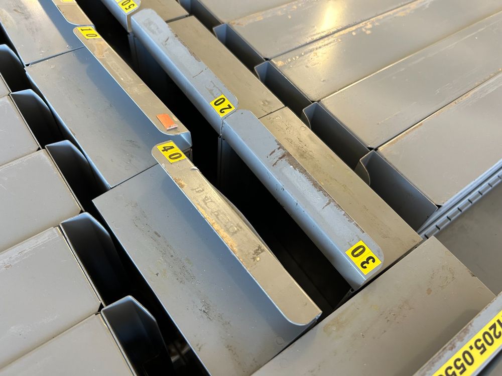Vallejo Metallboxen Set – 7 Stück Resin-Kisten Für Dioramen & Modellbau