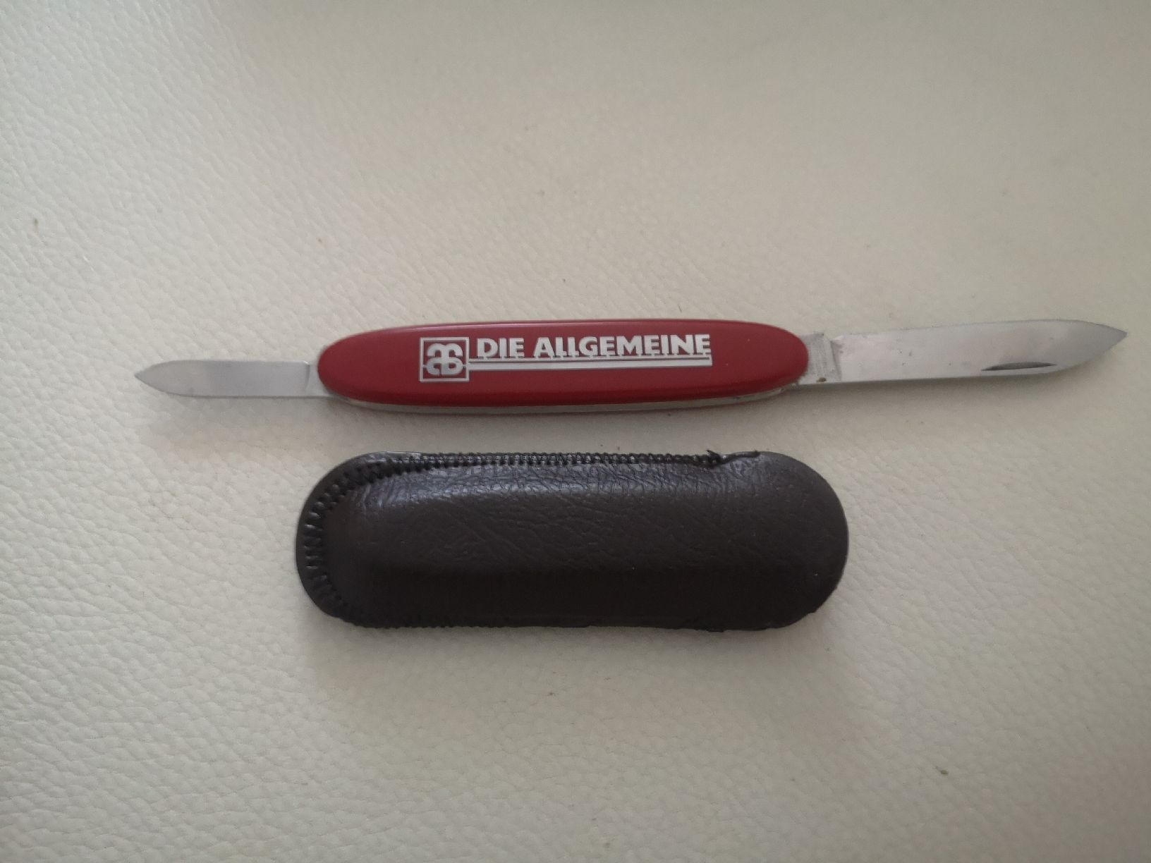 Victorinox Taschenmesser: Victorinox Sackmesser Rot "Die Allgemeine" mit Etui. – Gebraucht aus Belp von mar_76s8