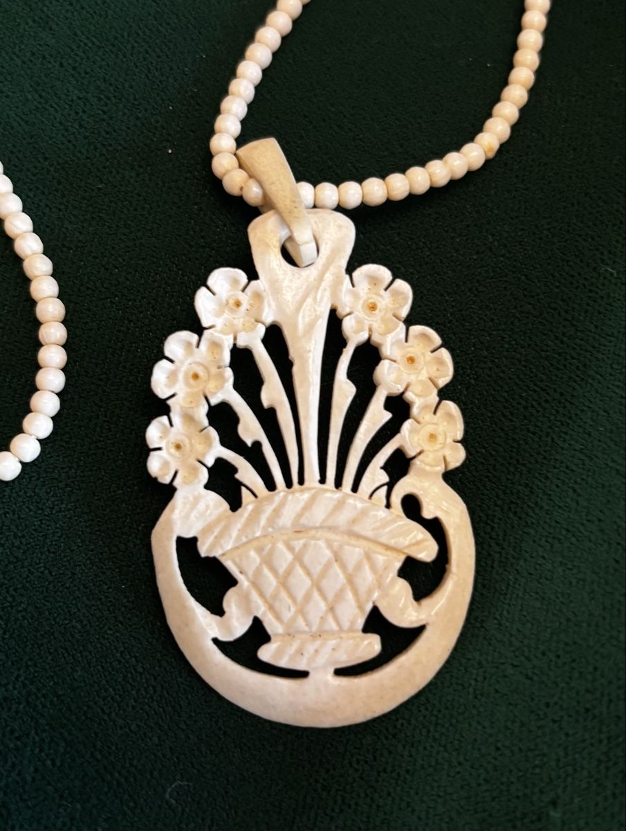 Catenine: Wunderschöne Brienzer Jugendstil Halskette Blumenmotiv – Usato da Basel venduto da diewebmeisterin