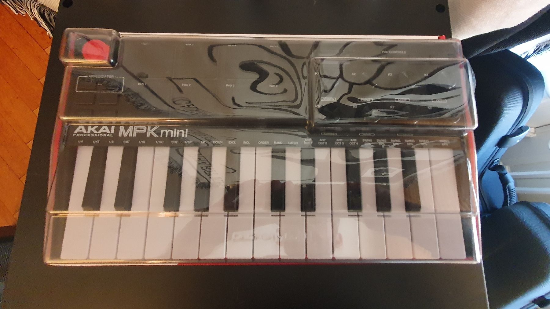 Akai Musikinstrumente: Akai MPK mini + decksaver – Gebraucht aus Lausanne von MusicalSuperLair 1