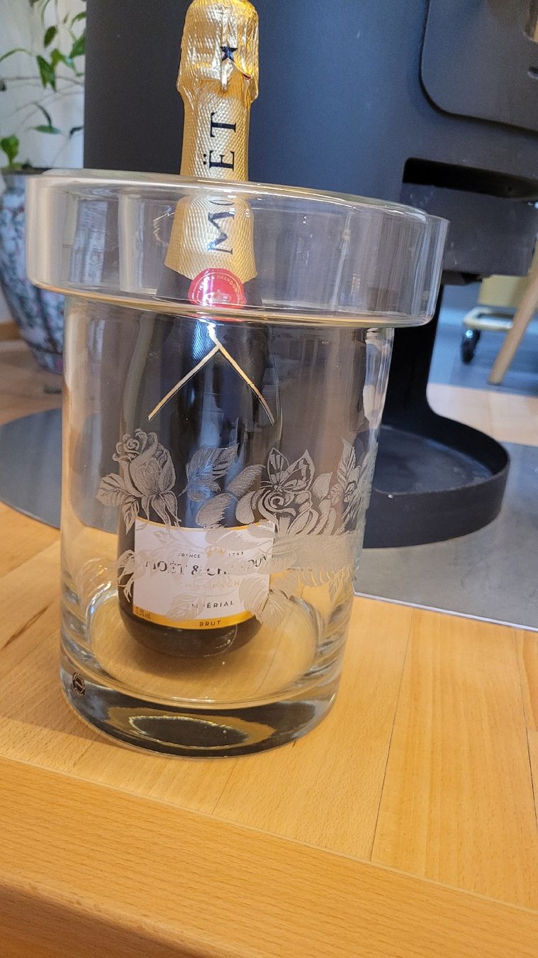 Altro: Champagnerkühler aus Glas mit Moet 0,75 Fl – Usato da Horgenberg venduto da Klatschmohnmaria 1