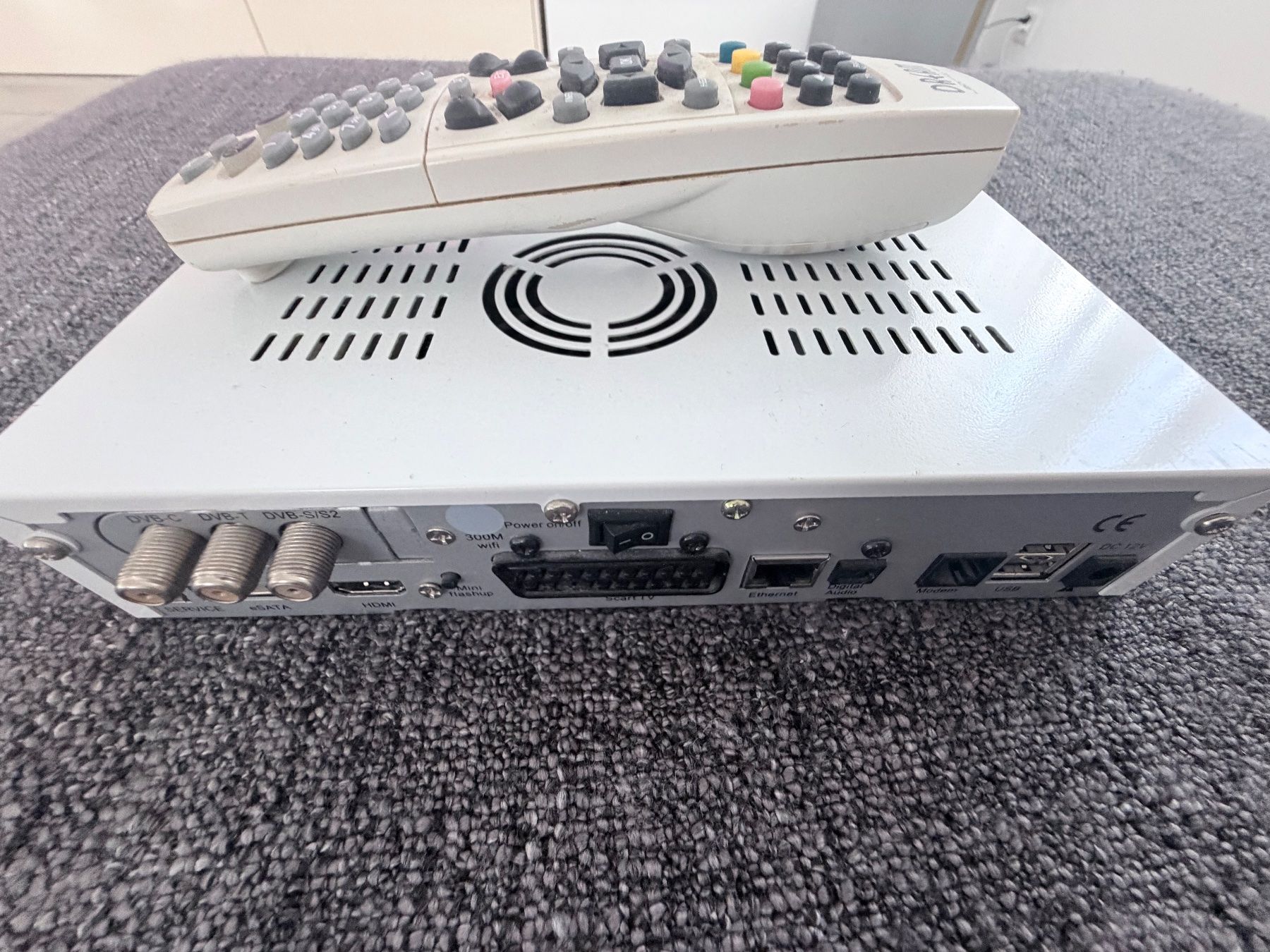 Ricevitori: Dreambox DM800 HD PVR Satelliten Receiver Linux HDTV DVB-S2 – Usato da Bäretswil venduto da Virgen 5