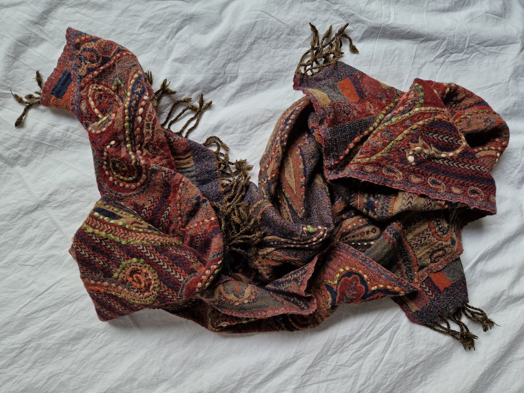 Foulards, Tücher & Schals: Gestickter Schal Wolle Indien rot orange – Gebraucht aus Zürich von kunterbunt.201 1