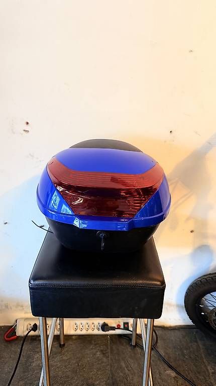 Topcase: Motorrad Heckbox Neu – Usato da Unterseen venduto da beE-Scooter