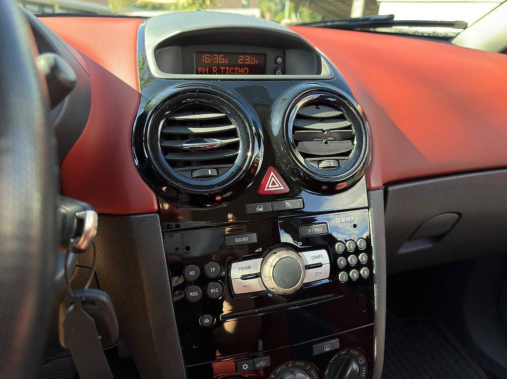 Autos: Opel Corsa 1.4i (COLLAUDATA - AUTOMATICA) – D'occasion à Agno par jonnyautosagl 7
