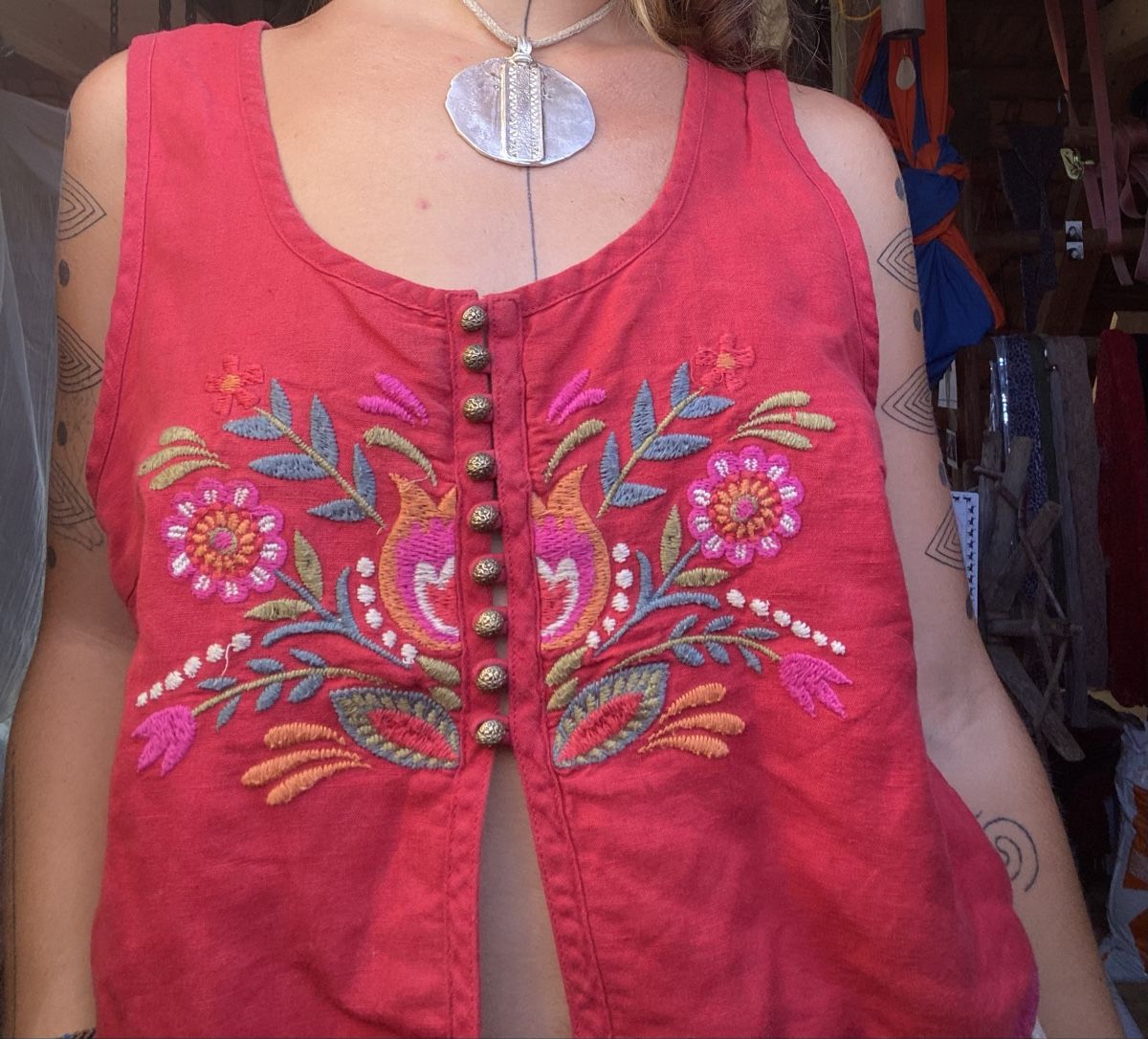 Tops: Wunderschöne bestickte Weste / Top / Shirt – D'occasion à Rehetobel par Norea69 2