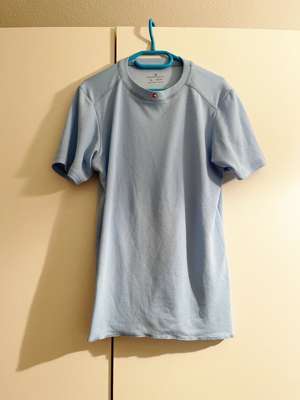 T-Shirts: Damen Sportshirt Grösse L – Neu (gemäss Beschreibung) aus Glattbrugg von Ariel012