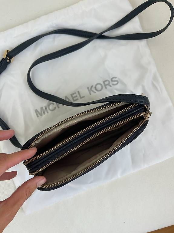 Borse da donna: Michael Kors Umhängetasche navy – Usato da Buchs AG venduto da D6lf6n 1