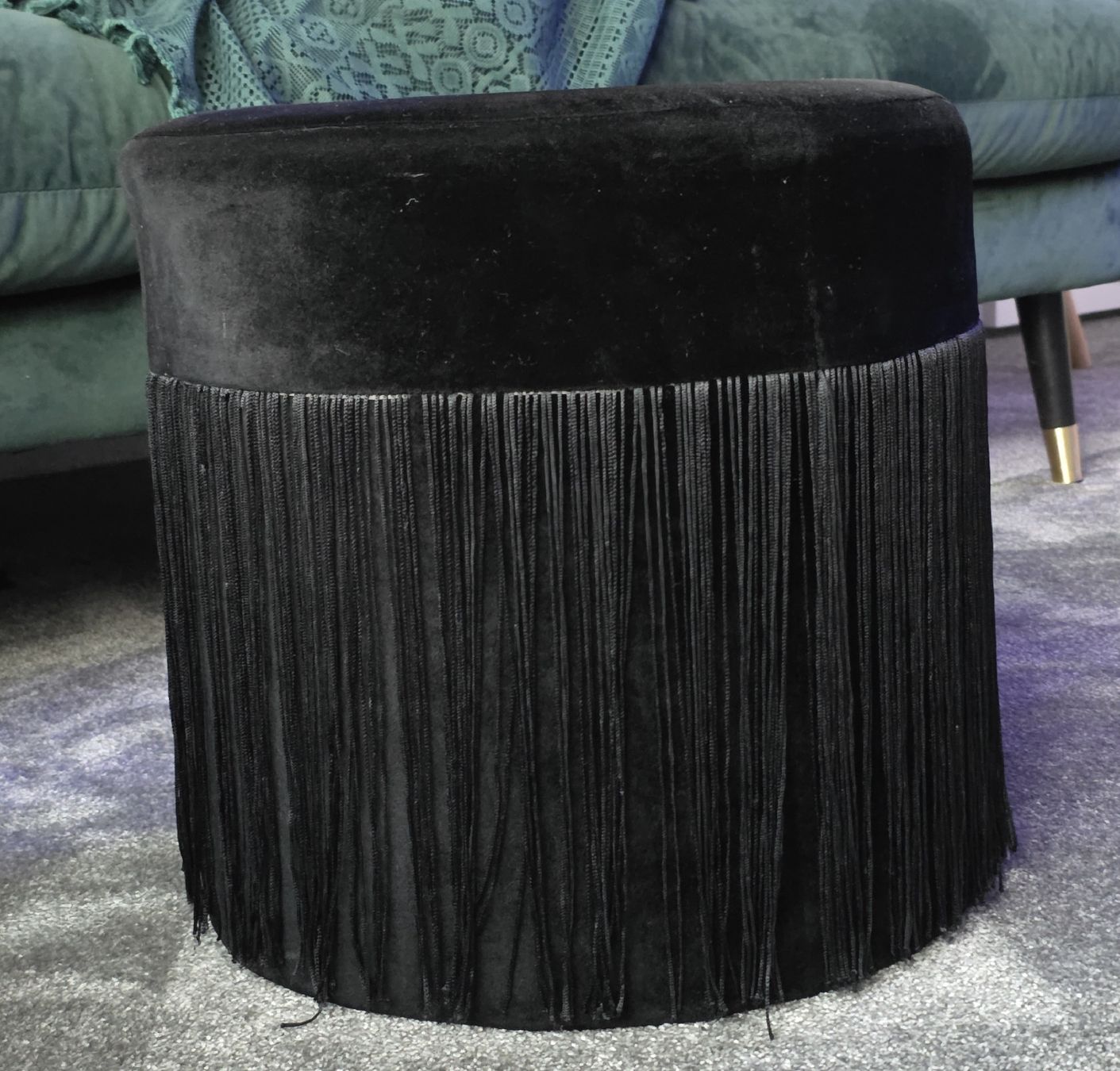 Hocker: Schwarzer Samt Hocker mit Fransen - Top Zustand! – Gebraucht aus Rheinsulz von Gilea 1