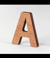 Klebebuchstaben aus Holz