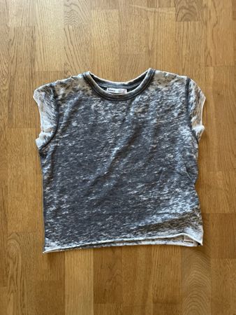 graues Tshirt von Bershka