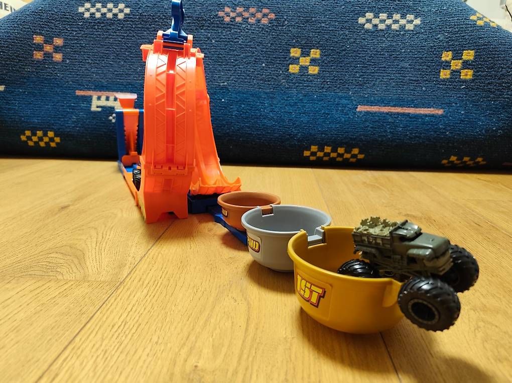 Giocattoli: Hot Wheels Monster Trucks 2-in-1 Loop & Flip Challenge – Usato da Buchs AG venduto da Isc1 4