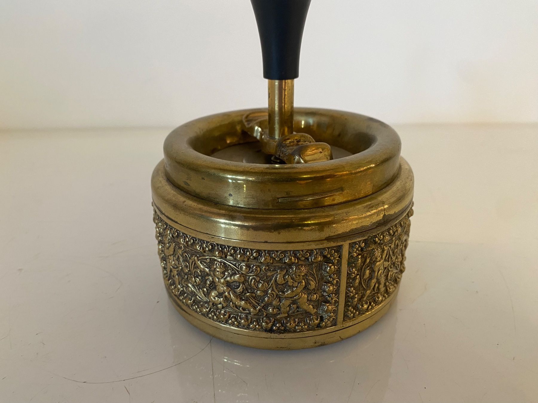 Portacenere: Original Roulette Aschenbecher Messing Schleuderascher – Usato da Küssnacht am Rigi venduto da Brockenhaus-Rigi 2