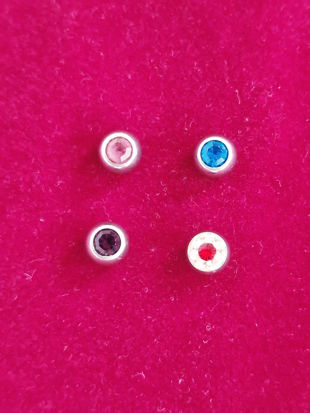 Gioielli per piercing: 4 Stk. versch. Bauchnabel Piercing Verschlüsse – Usato da Hallau venduto da CHACLA