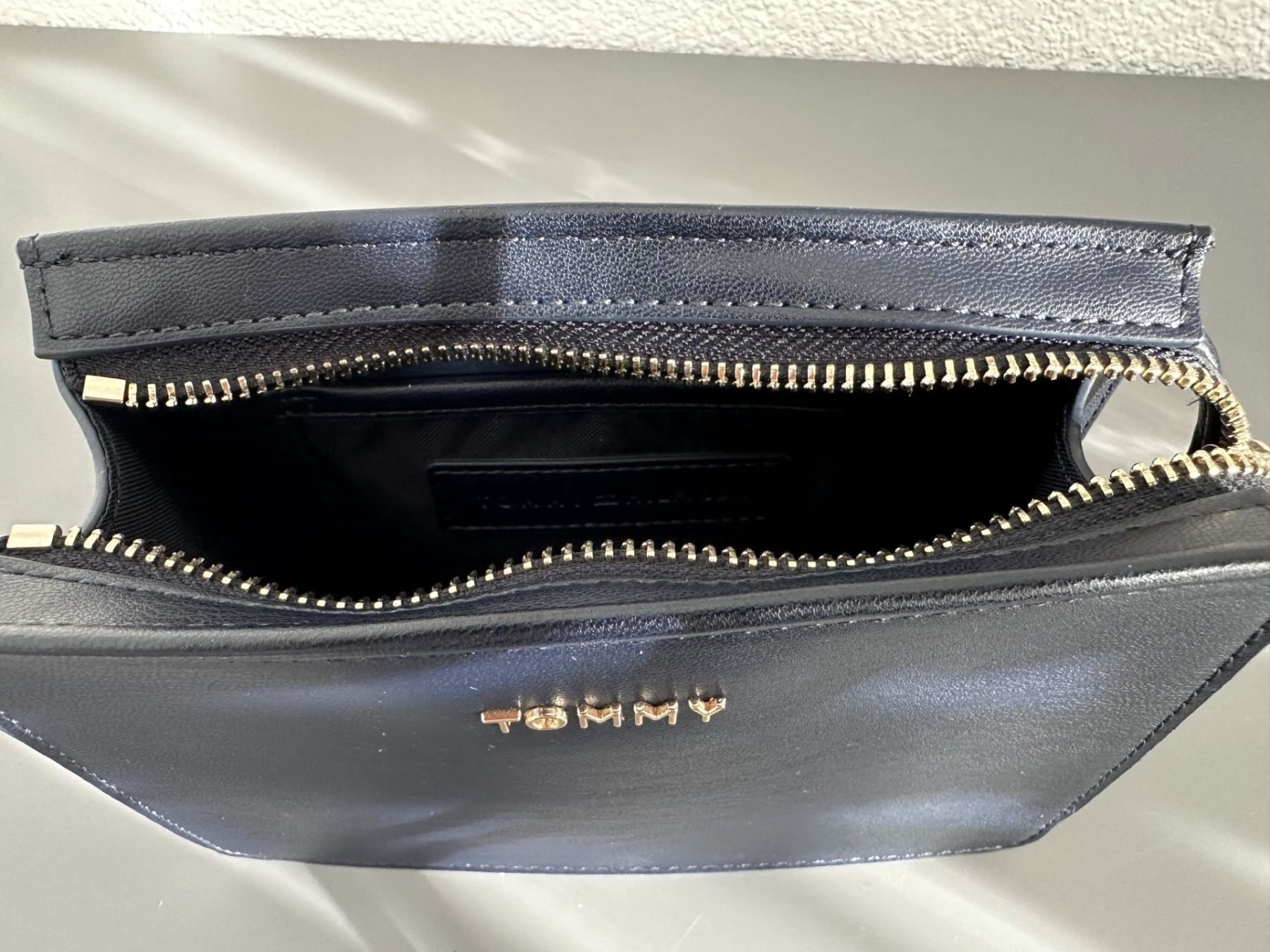 Tommy Hilfiger Taschen für Damen: Kosmetiktasche von Tommy Hilfiger – Neu (gemäss Beschreibung) aus Oberurnen von Smile58 3