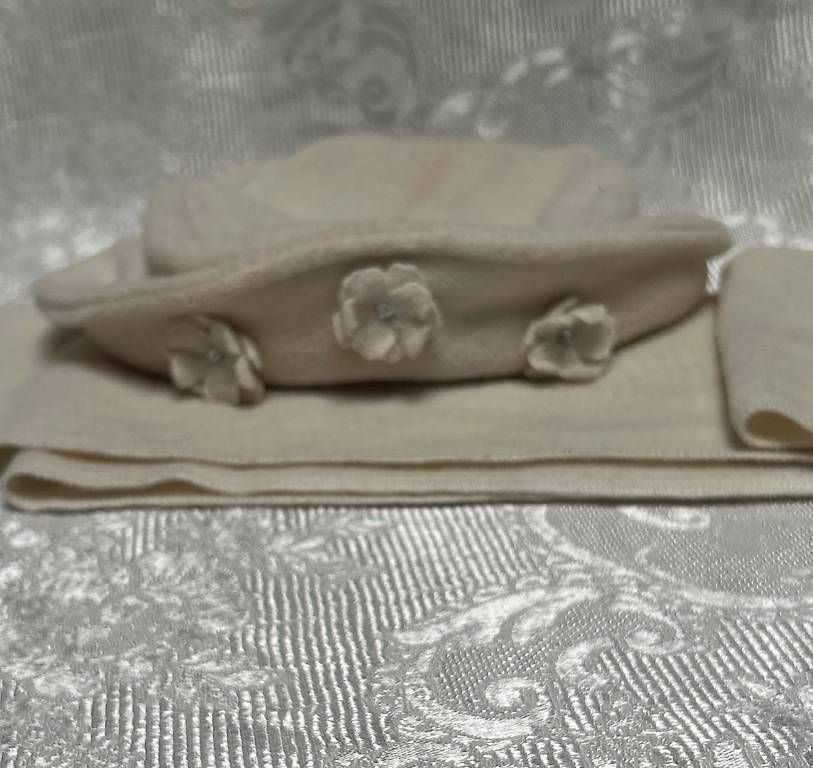 Copricapi, berretti & cappellini: Set cappellino e sciarpa – Usato da Balerna venduto da Mara.B. 1