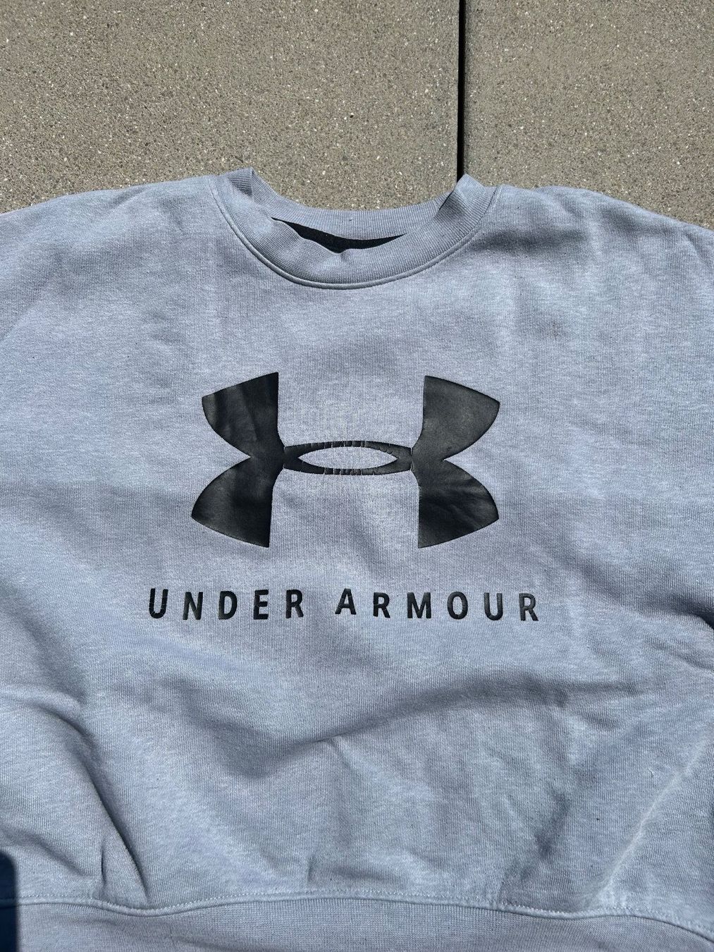 Under Armour Pulls et sweat-shirts: Under Armour Pullover Grösse 149-160 – D'occasion à Niederhelfenschwil par aur_ms6f 1