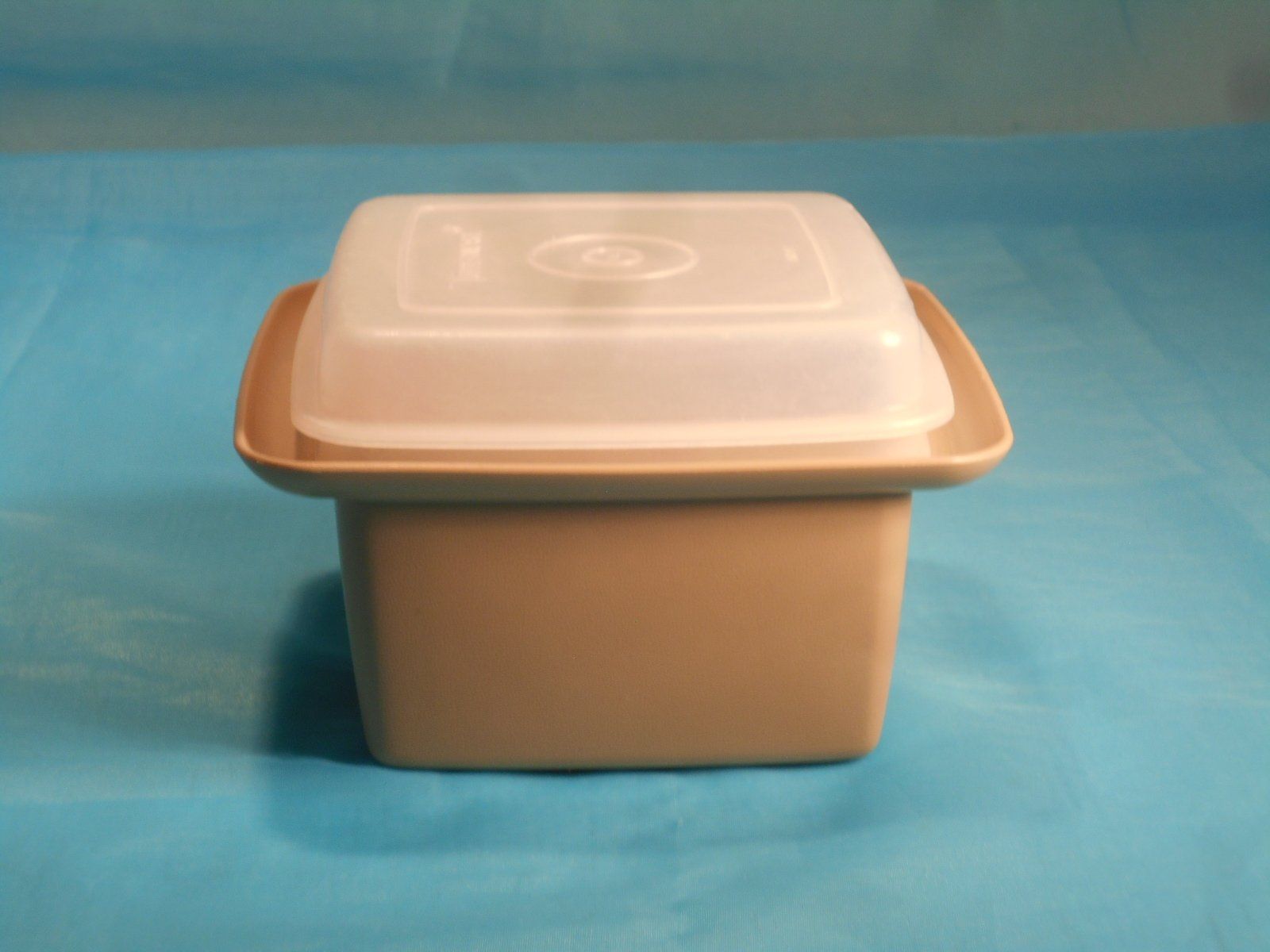 Tupperware Contenitori & Simili: Tupperware Behälter, 9 x 9 x 6cm – Usato da Bellach venduto da JingleCherry