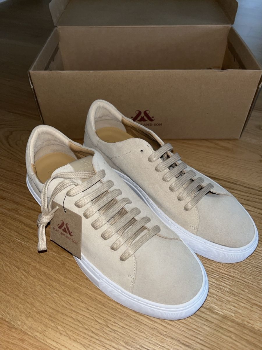 Herrenschuhe: Herren Sneaker beige Grösse 42 neu mit Box – Neu und originalverpackt aus Wetzikon ZH von resellZO08