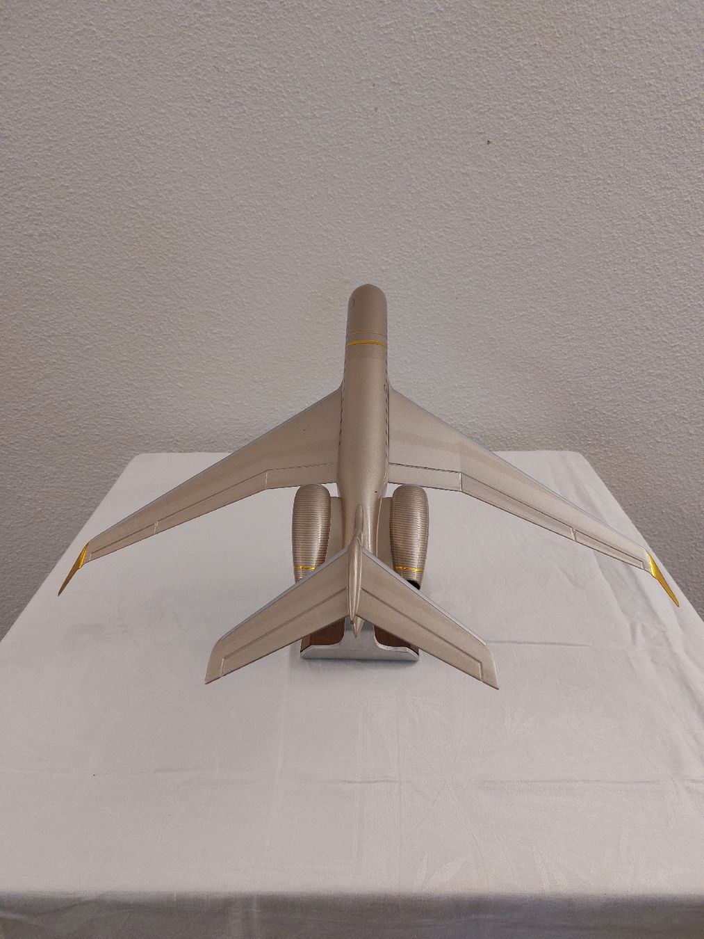 Modellbausätze & Standmodelle: Flugzeugmodell Bombardier Global 7500 silber Displayständer – Gebraucht aus Kriens von ogr_xns7 2