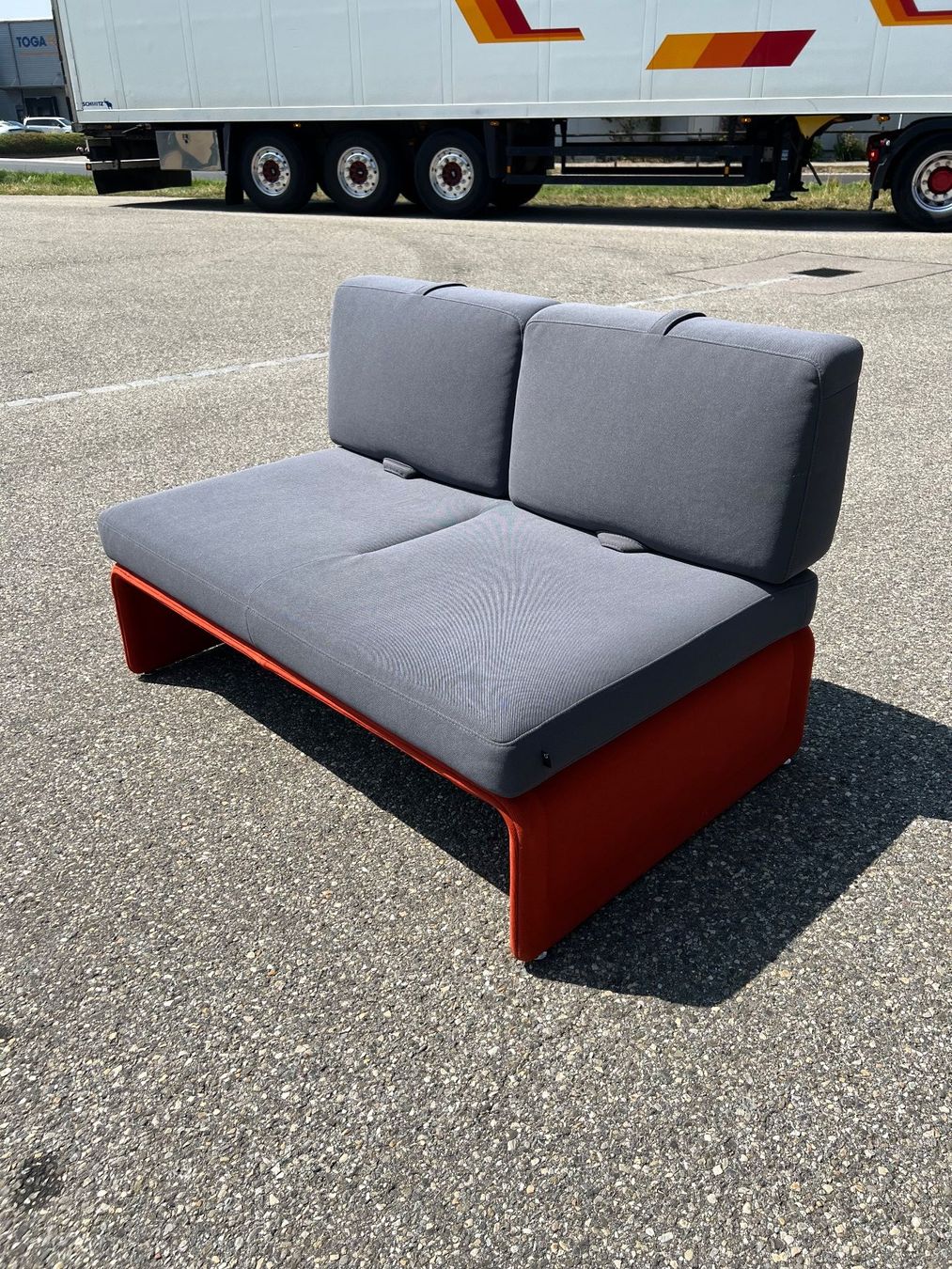 Steelcase Sofas: 063 STEELCASE Coalesse 2-Sitzer Sofa – Gebraucht aus Wangen an der Aare von TBYN 1