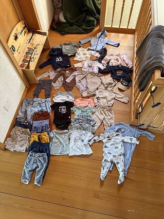 Kleiderpaket Babykleider Grösse 74/80 zu verkaufen