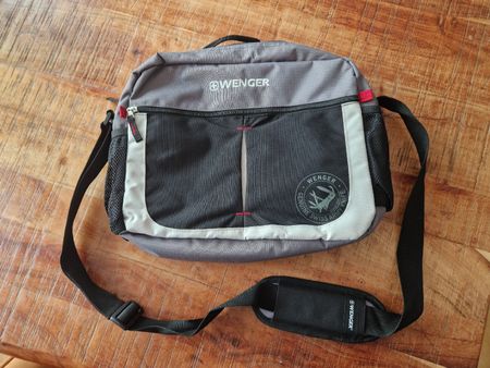 Wenger Lyss11 Umhängetasche / Schultertasche – NEU & UNBENUT