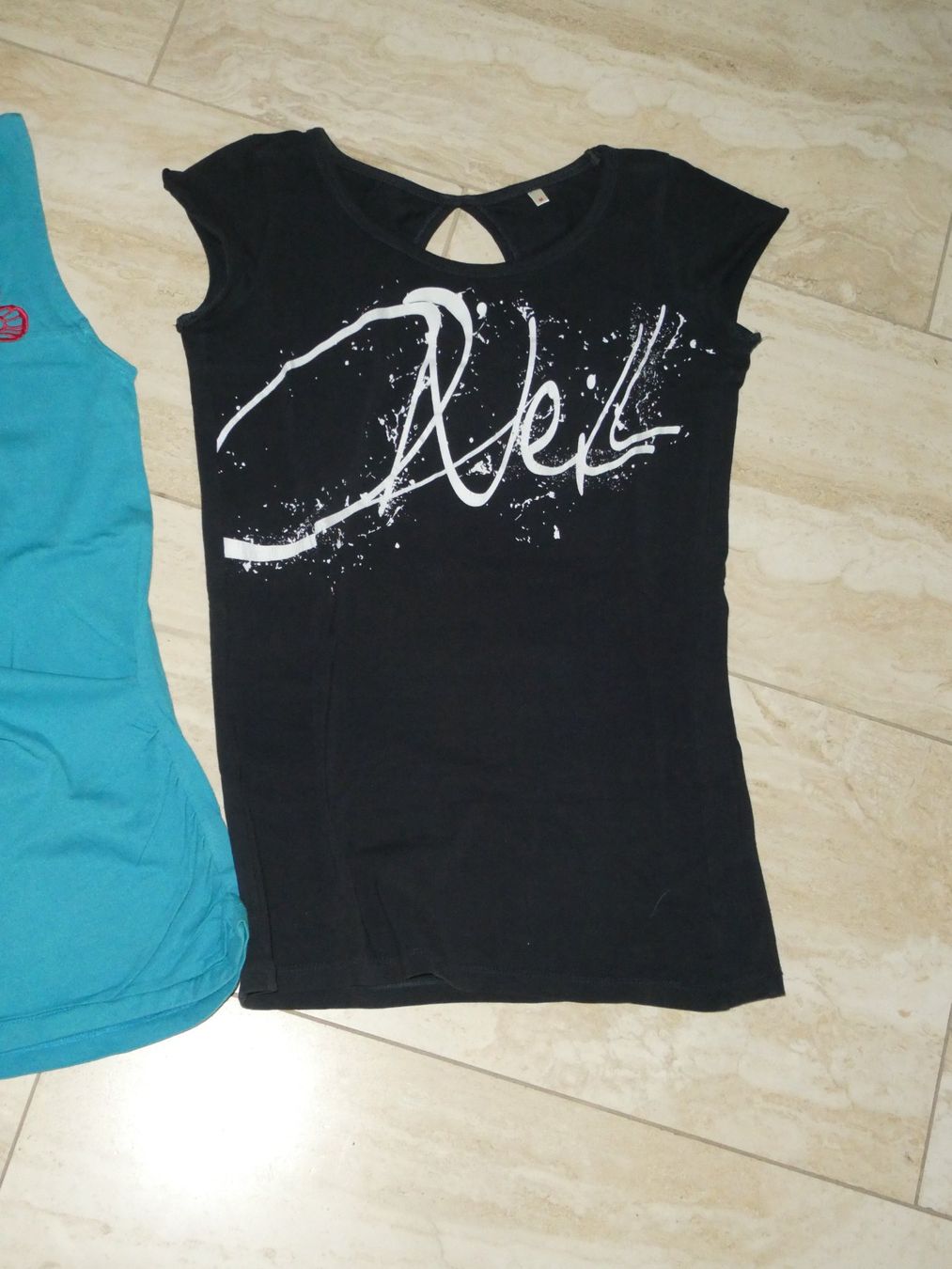 Kleiderpakete: 4er Set T-Shirts/Bluse Gr. M – Gebraucht aus Mels von KOSL 4