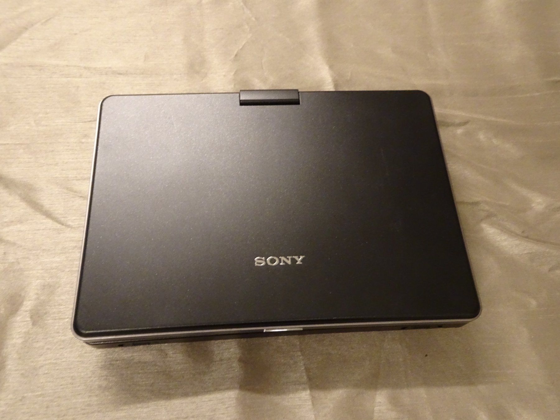 Sony Tragbarer Mediaplayer: Sony Portable DVD Player DVP-FX850 – Gebraucht aus Oberwangen b. Bern von est_d8gf 1