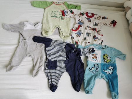 5 gebrauchte, süsse Langarmstrampler für Babys 50/56