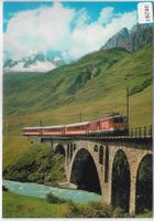 Pendelzug der Furka-Oberalp-Bahn im Urserental