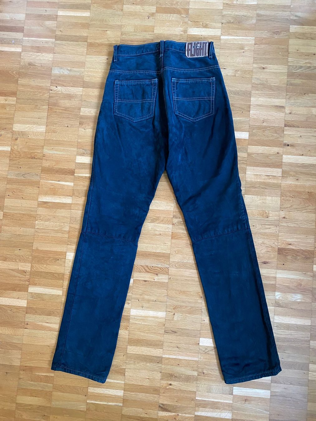 Pantaloni: Lederhose 100% echtes Leder, schwarz Gr.29, Taille 80cm – Usato da Kastanienbaum venduto da Muenchnerkindl1 3