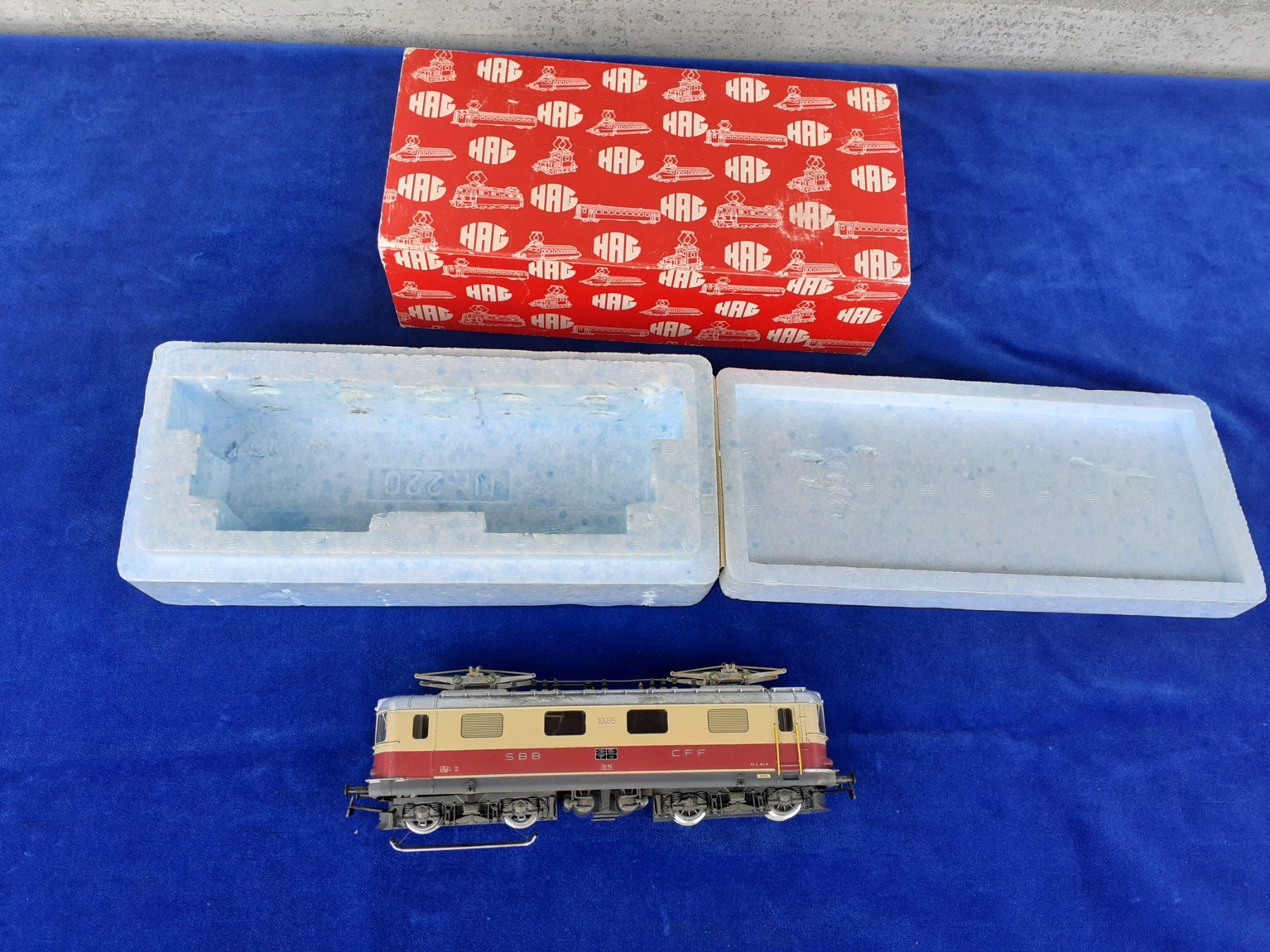 Hag Modelleisenbahnen: HAG 230  H0 Re 4/4 I TEE, SBB – Gebraucht aus Arbedo von aladino666