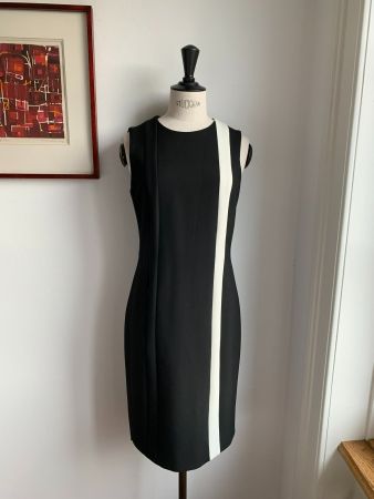 AKRIS: Neues schwarzes Kleid mit weissem Streifen, 36
