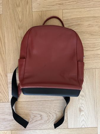 Moleskine Rucksack aus genarbtem Leder, Farbe Rot
