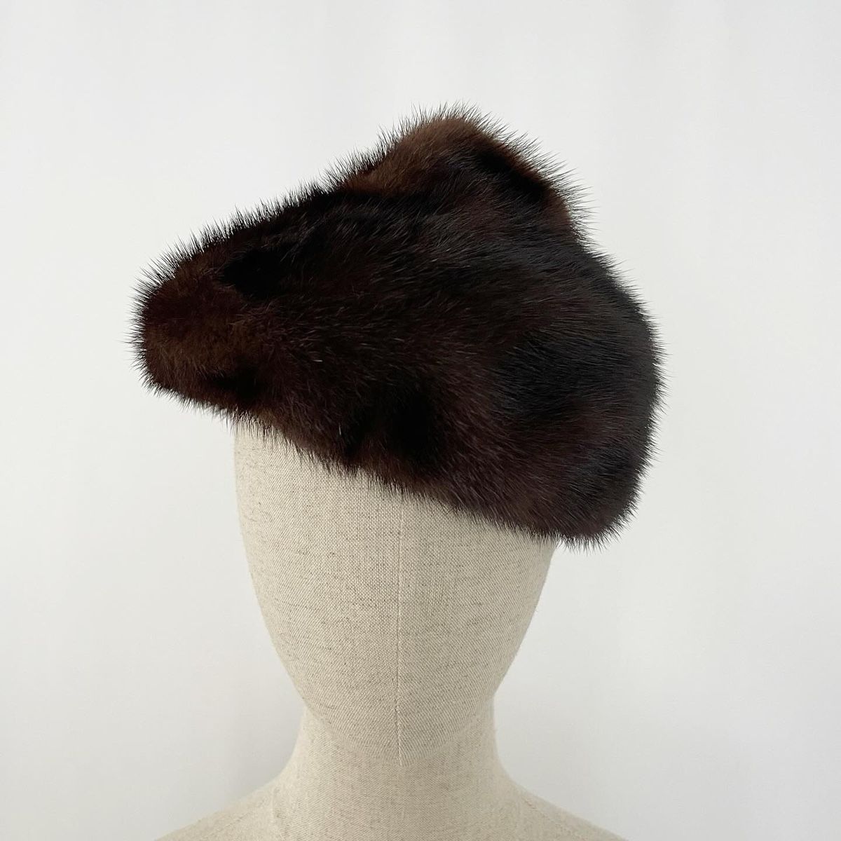 Copricapi, berretti & cappellini: Mr. D Vintage Mink Hat – Usato da Emmen venduto da Avviivva_Com2023