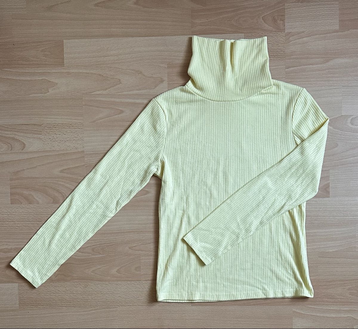 Lotti di vestiti: Rollkragenpullover in Pink und Gelb, Grösse S/M – Usato da Romanshorn venduto da Butterdog 4