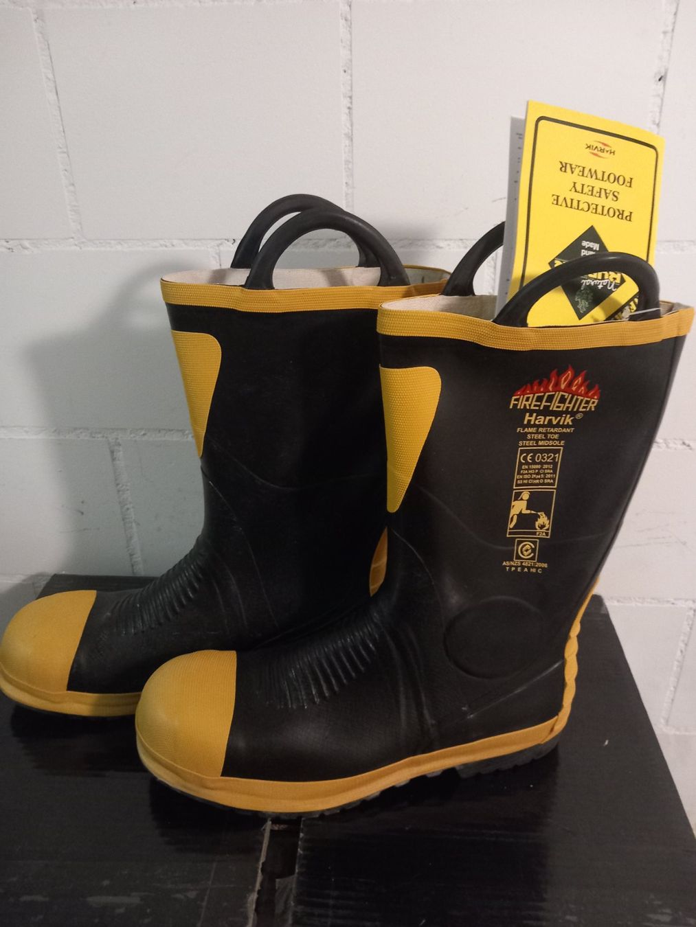 Chaussures hommes: Feuerwehrstiefel Gr.49 – Neuf avec emballage d'origine à Thun par Beroshop