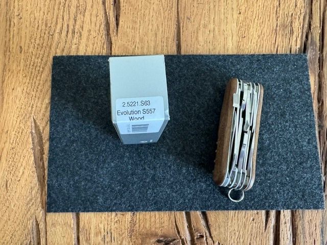Victorinox Coltelli tascabile: Victorinox Evolution Wood S 557 – Nuovo e nell'imballaggio originale da Lupfig venduto da account76 1