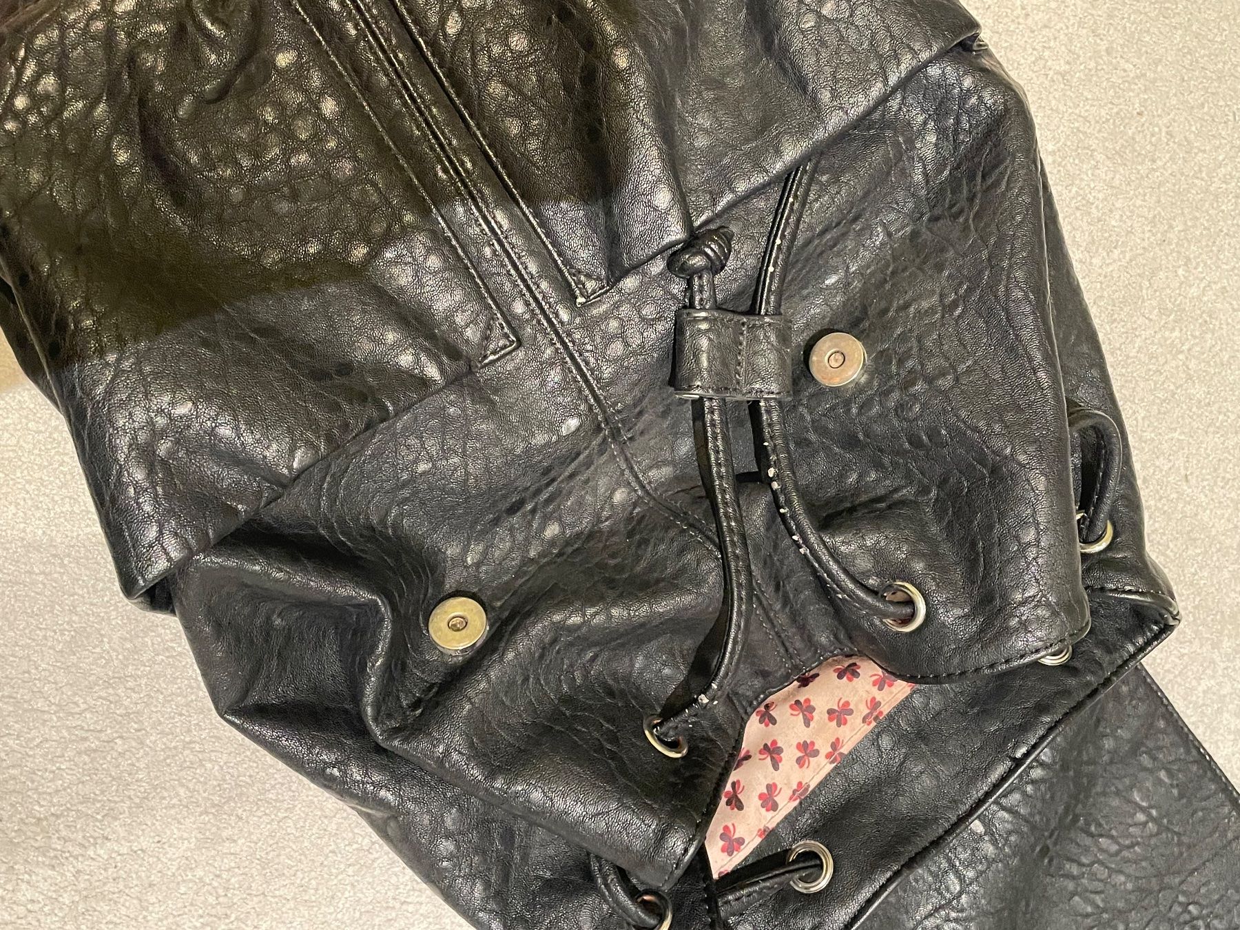 Zaini: Schwarzer Rucksack Even & Odd – Usato da Zürich venduto da joshasu 3
