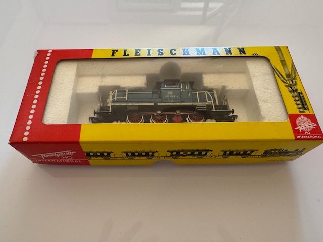 Fleischmann Modelleisenbahnen: Lokomotive BR 260 DB Fleischmann 4227 HO – Gebraucht aus Clarens von toutrouge